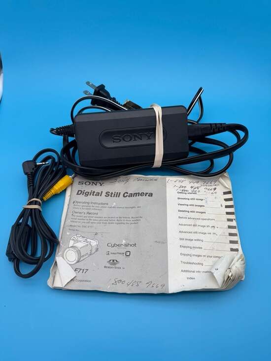 Sony Cyber-shot DSC-F717 MPEG Movie HQX Digital Still Camera 5.0MP Carl Zeiss Le